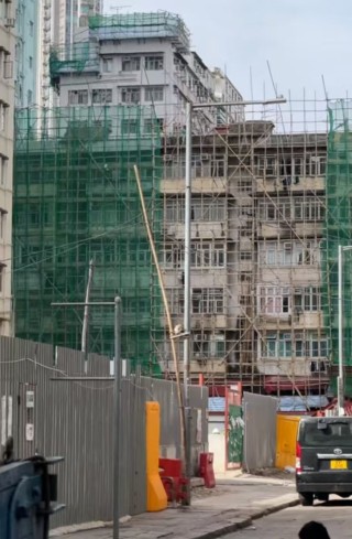 香港火灾背后：争议高楼竹制脚手架