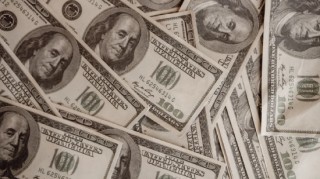 美元或进一步走低，其贬值对美国经济而言是一把“双刃剑”