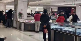 大年初二金价大涨！有商场1000克金条卖断货，“顾客不问价直接出手！”专家严肃提醒