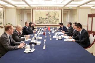 商务部部长王文涛会见美国驻华大使庞德伟