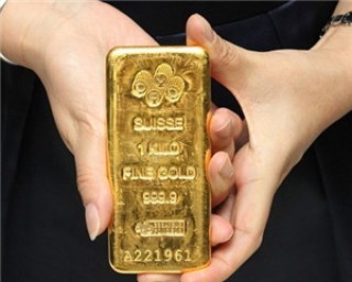 长期持有黄金比定期存款收益高吗？