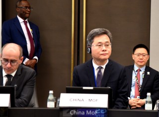 蓝佛安出席2025年世界银行发展委员会第111次会议