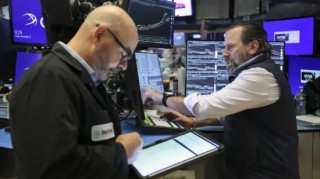 午盘：美股延续近期涨势 道指上涨420点