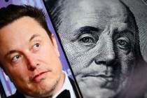 马斯克成为史上首位身家超7000亿美元富豪，千亿美元薪酬方案获恢复