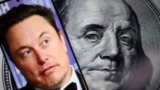 马斯克成为史上首位身家超7000亿美元富豪，千亿美元薪酬方案获恢复