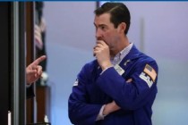 盘前：纳指期货跌0.18% 黄金逼近5100美元