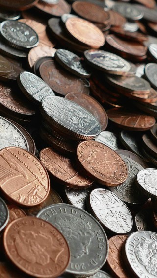 如何判断黄金市场的金叉信号？这种信号在投资中如何运用？