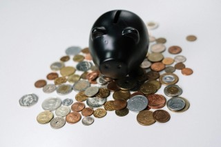 如何理解存入金财互联的收费情况？这种收费情况有哪些影响因素？