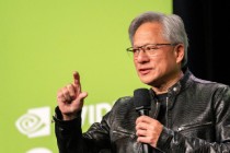 黄仁勋称AI资本支出适当且可持续 英伟达股价结束连跌并大幅上涨