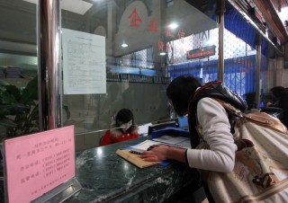 买融券回购的优势和潜在风险是什么？如何合理进行融券回购操作？