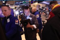 盘前：纳指期货跌0.87% 鲍威尔遭刑事调查