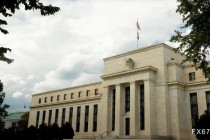 美联储纪要承认：通胀比想象中更持久，降息还得再等等？