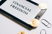 如何理解证件套取的行为？这种行为有哪些法律风险？