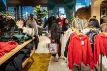 美国12月零售销售意外环比持平