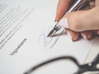 如何正确获得工伤保险赔付？工伤保险赔付的条件和流程有哪些？