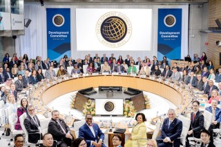 蓝佛安出席2025年世界银行发展委员会第111次会议