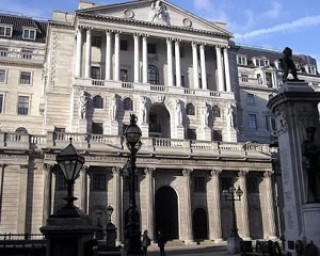 银行如何处理大额资金转账业务？