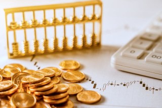 如何看待黄金价格的趋势？这种趋势受到哪些因素的影响？