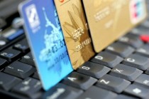 信用卡“现金牛”褪色，四大股份行规模、收入双降