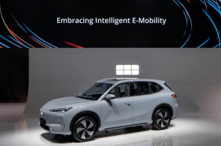 中国车企组团攻坚欧洲，背后藏着什么破局密码？