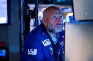 午盘：主要股指涨跌不一 道指下跌0.4%