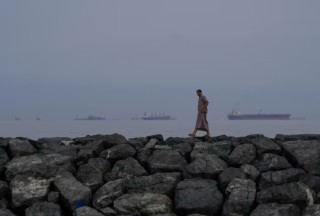 霍尔木兹危机持续升级，航道恐长期关闭