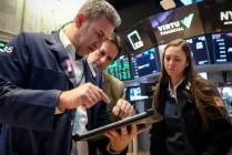 开盘：美股周四低开 Alphabet、比特币与白银齐跌