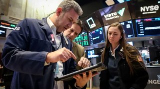 开盘：美股周四低开 Alphabet、比特币与白银齐跌