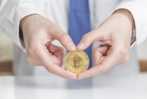 黄金价格长期波动有何特点？