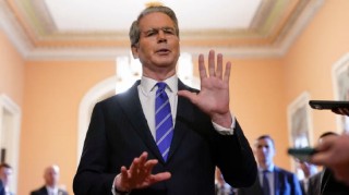 12月18日外盘头条：美光科技公布强劲营收展望 亚马逊重组AI部门 美欲借新一轮制裁施压俄接受和平协议