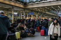 英法欧洲之星列车因供电故障全线停运，官方预警“大面积运营中断”