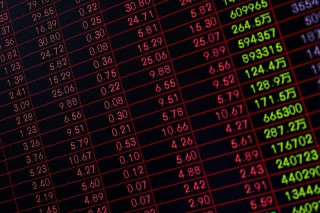 期货开盘时需要关注哪些方面？这些方面如何影响投资决策？