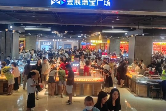 “五一”消费实探：深圳水贝和热门商圈消费者购金热情不减  第2张