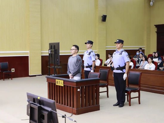 光大信托原董事长闫桂军一审被控受贿2亿余元、违规放贷63.9亿余元 第1张 光大信托原董事长闫桂军一审被控受贿2亿余元、违规放贷63.9亿余元 第1张