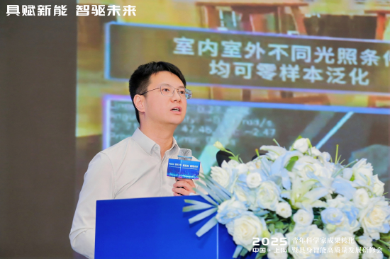 银河通用创始人王鹤勾勒人形机器人产业新图景，合成数据破局具身智能落地  第1张
