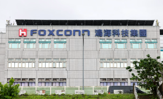 富士康AI服务器业务强劲 第三季度利润超预期  第1张