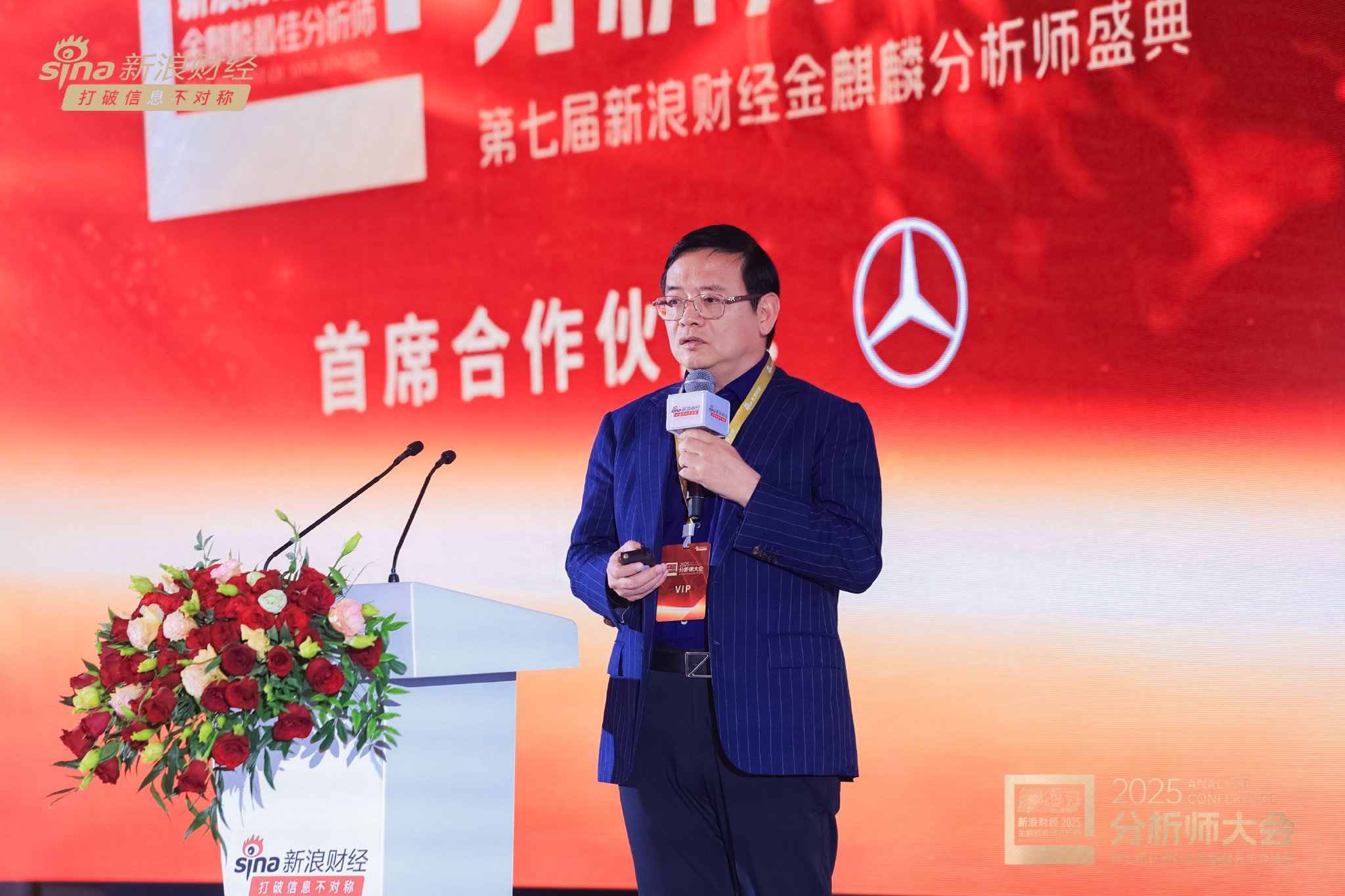 但斌:AI行业可能会更加垄断,谷歌、英伟达市值可能会达到十万亿美金 第1张 但斌:AI行业可能会更加垄断,谷歌、英伟达市值可能会达到十万亿美金 第1张