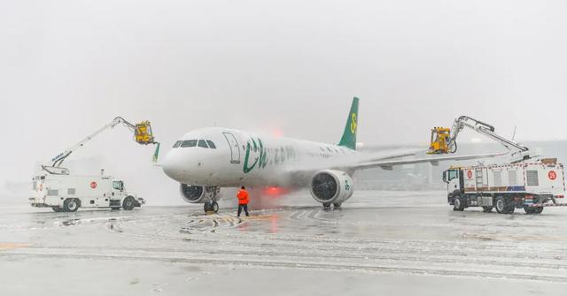 上海飞西安延误了5小时,突降暴雪,航班大面积延误!大批人被困机场 第6张 上海飞西安延误了5小时,突降暴雪,航班大面积延误!大批人被困机场 第6张