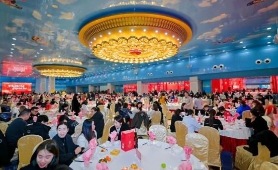 “万马奔腾兴商海 荣耀启新程2026”2025年万家丽集团年终总结暨表彰大会圆满召开! 第3张 “万马奔腾兴商海 荣耀启新程2026”2025年万家丽集团年终总结暨表彰大会圆满召开! 第3张