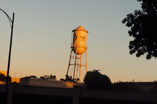 消息称华纳兄弟探索考虑重启与派拉蒙并购谈判 第1张 消息称华纳兄弟探索考虑重启与派拉蒙并购谈判 第1张