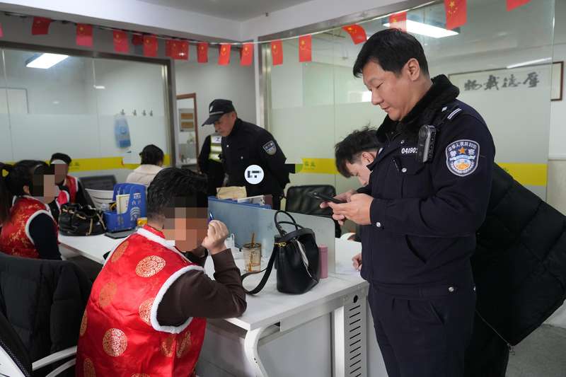 低价“银发旅游团”诱导老人“投资理财”，非法吸收公众存款三千万元  第2张