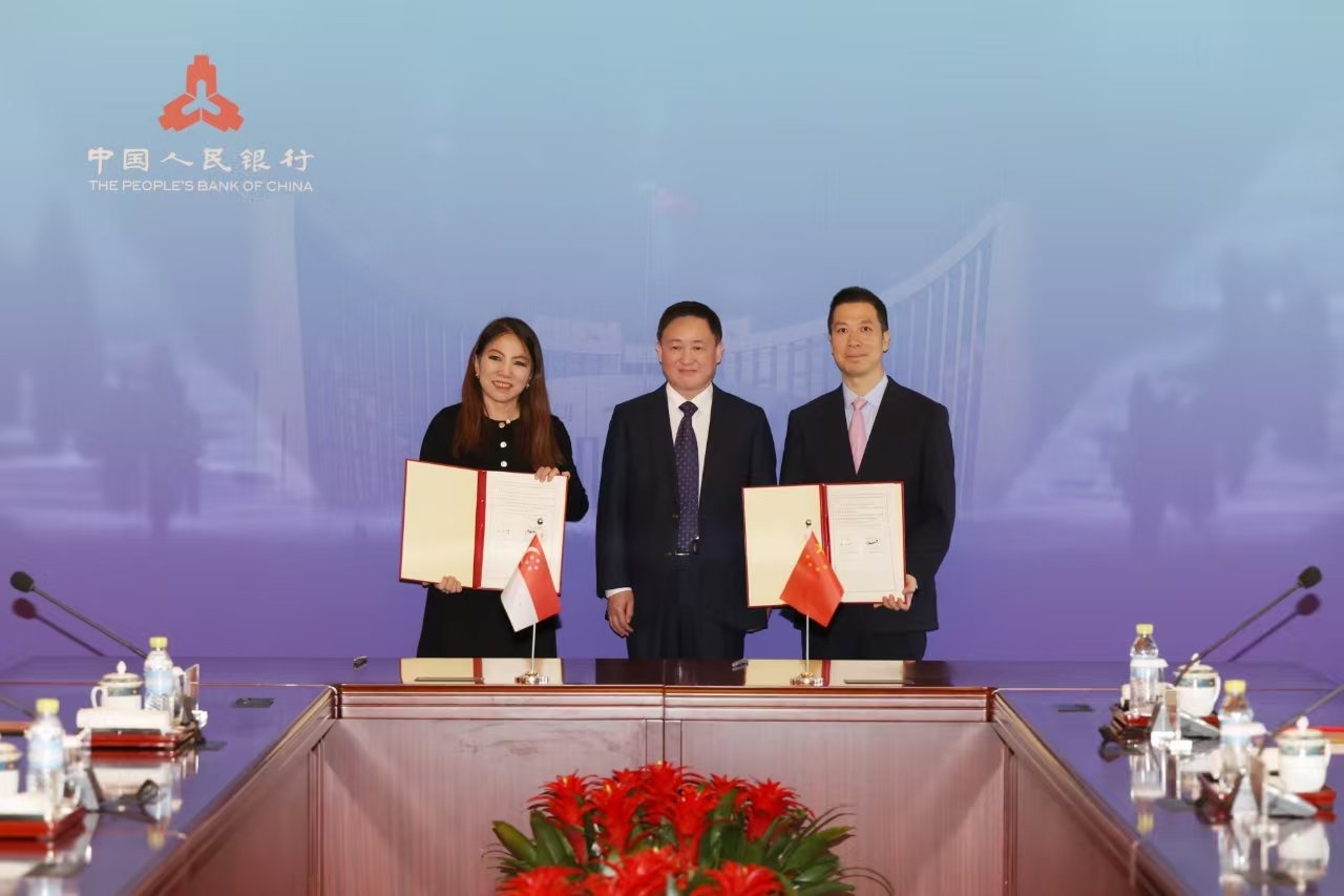 中国人民银行行长潘功胜会见新加坡星展集团首席执行官陈淑珊  第1张