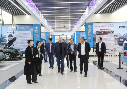 万通汽车教育携手艾沛克斯工具集团 共绘校企合作新蓝图 第2张 万通汽车教育携手艾沛克斯工具集团 共绘校企合作新蓝图 第2张